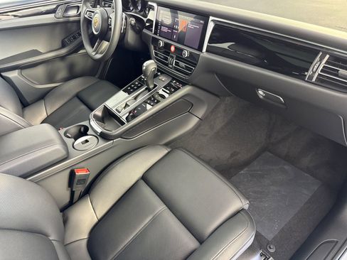 New 2026 Porsche Macan image 18