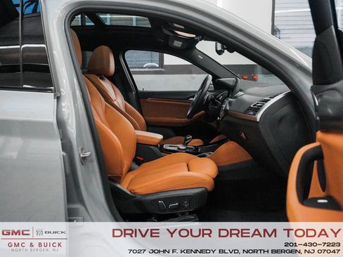 Used 2025 BMW X4 M40i w/ Premium Package image 37