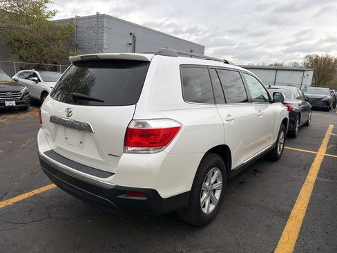 Used 2013 Toyota Highlander SE image 2