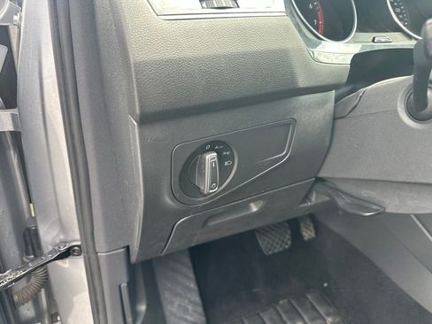 Used 2021 Volkswagen Tiguan SE w/ Panoramic Sunroof Package AWD/4WD image 11