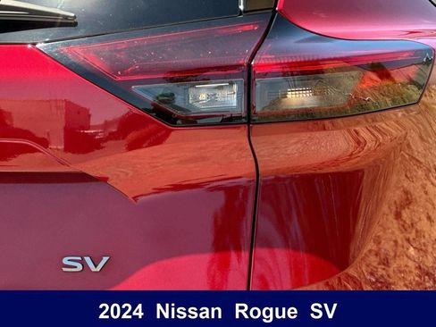 Used 2024 Nissan Rogue SV FWD image 39