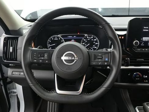 Used 2025 Nissan Pathfinder SV AWD/4WD image 7