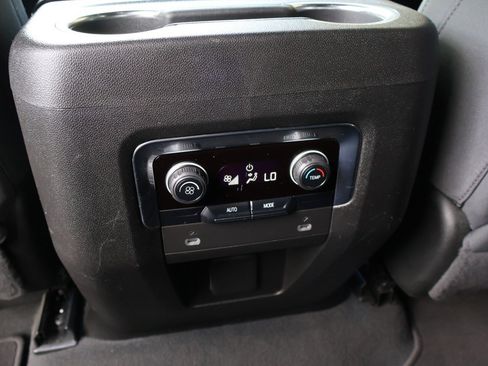 Used 2023 Chevrolet Suburban LS RWD image 14