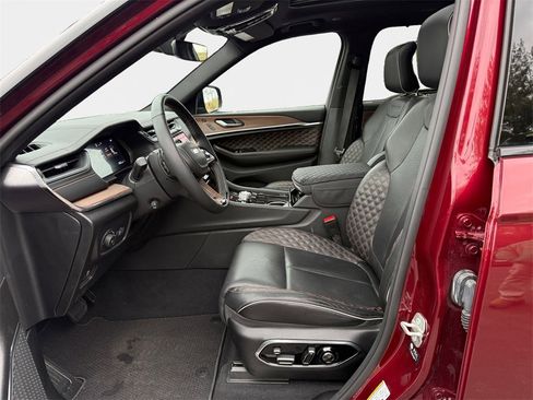 Used 2023 Jeep Grand Cherokee L Summit w/ Luxury Tech Group V image 12