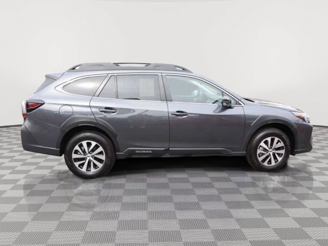 Used 2025 Subaru Outback Premium AWD/4WD image 2