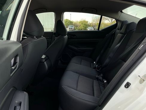 Used 2025 Nissan Altima 2.5 SV image 12