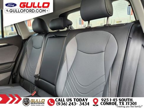 Used 2025 Volkswagen Tiguan SE FWD image 11