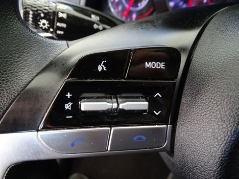 Used 2023 Hyundai Elantra SEL FWD image 6