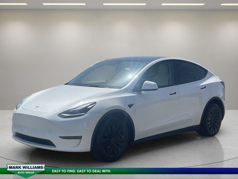 Used 2023 Tesla Model Y Long Range AWD/4WD image 2