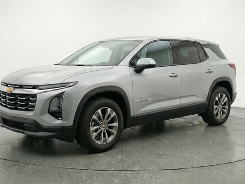 Used 2025 Chevrolet Equinox LT FWD image 3