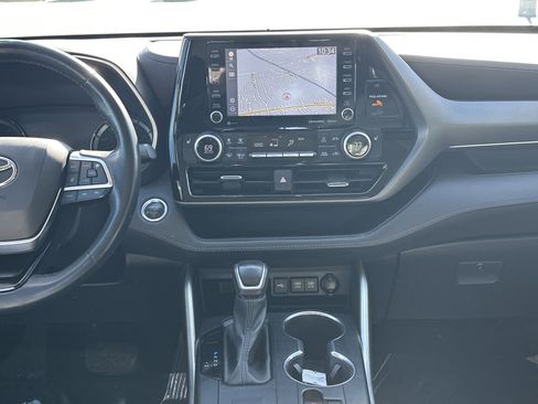 Certified 2021 Toyota Highlander XLE image 30