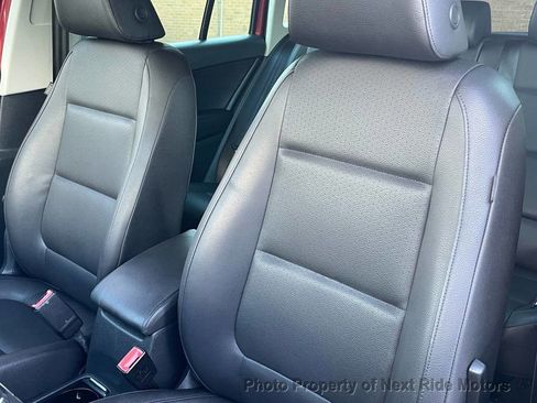 Used 2012 Volkswagen Tiguan SE image 9