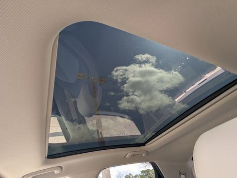 Used 2025 Genesis GV60 RWD image 24