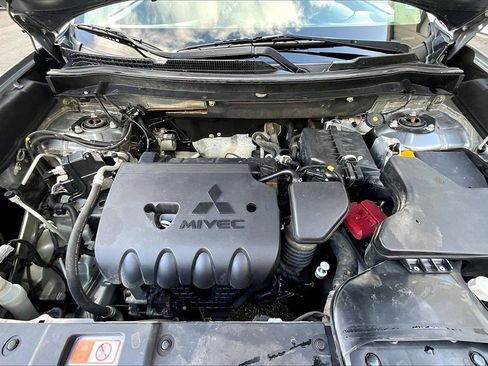 Used 2020 Mitsubishi Outlander SEL image 10