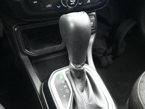 Used 2018 Jeep Renegade Latitude image 26