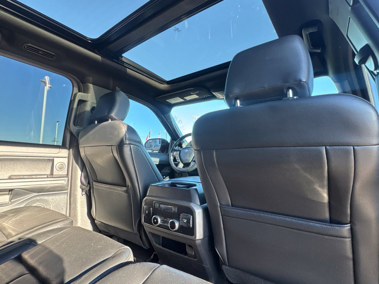 Used 2019 Ford Expedition XLT w/ Equipment Group 202A RWD image 39