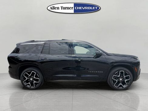 Used 2026 Chevrolet Traverse High Country FWD image 3