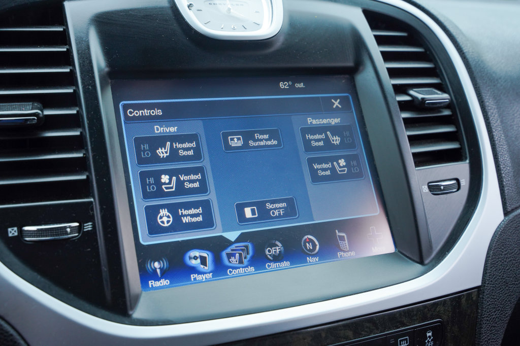 Used 2014 Chrysler 300 C AWD/4WD image 15