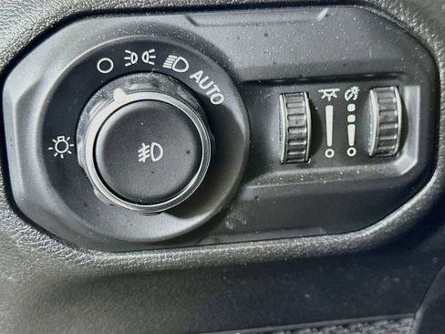 Used 2018 Jeep Wrangler Unlimited Sport S AWD/4WD image 21