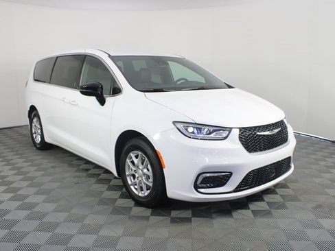 New 2026 Chrysler Pacifica Select image 28