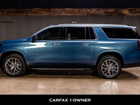 Used 2025 Chevrolet Suburban Premier w/ Sun And Tow Package image 5