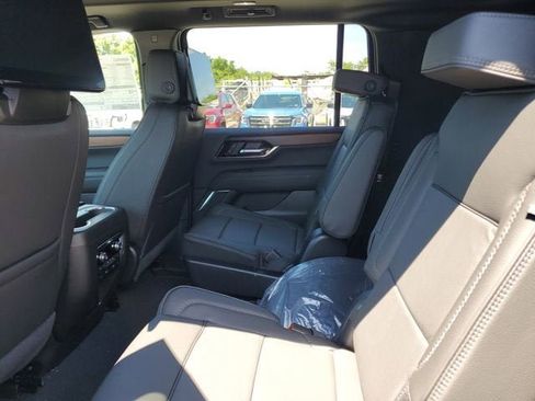 New 2026 GMC Yukon XL Denali w/ Denali Reserve Package RWD image 11