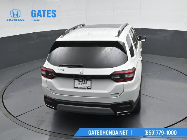 Certified 2025 Honda Pilot Touring image 39