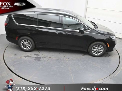 New 2026 Chrysler Pacifica Select AWD/4WD image 31