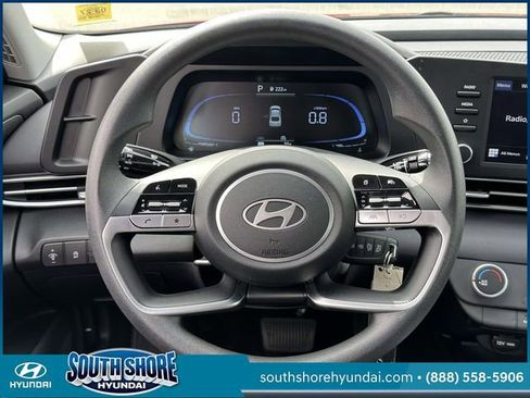 Certified 2025 Hyundai Elantra SE image 16