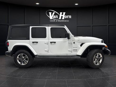 Used 2022 Jeep Wrangler Unlimited Sahara AWD/4WD image 2