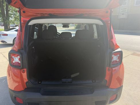 Used 2017 Jeep Renegade Altitude FWD image 21