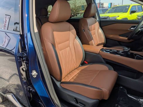 Used 2025 Nissan Rogue Platinum w/ Tech Package image 37