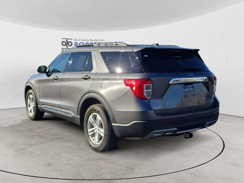 Used 2022 Ford Explorer XLT w/ Equipment Group 202A image 3