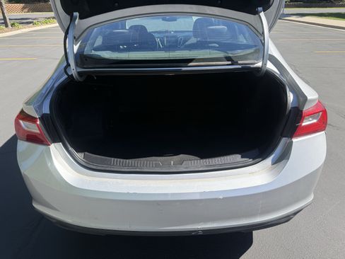 Used 2017 Chevrolet Malibu LT FWD image 18