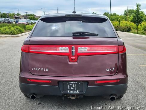 Used 2018 Lincoln MKT AWD image 5