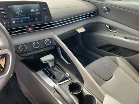 New 2026 Hyundai Elantra SE image 30
