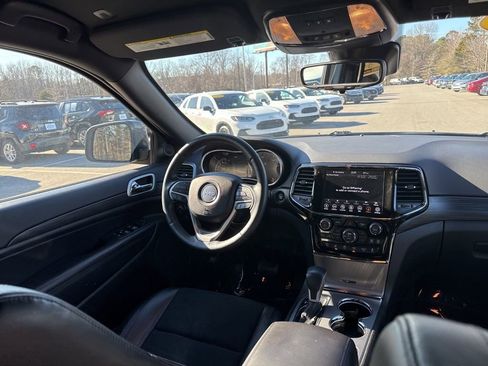 Used 2021 Jeep Grand Cherokee Laredo X image 15