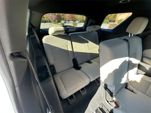 Used 2023 Chevrolet Traverse LS image 18