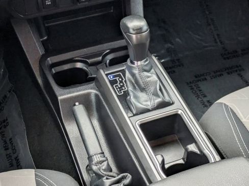 Used 2022 Toyota Tacoma TRD Sport image 14