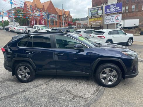 Used 2024 Toyota RAV4 XLE w/ Convenience Package AWD/4WD image 4