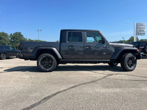 New 2025 Jeep Gladiator Willys image 2
