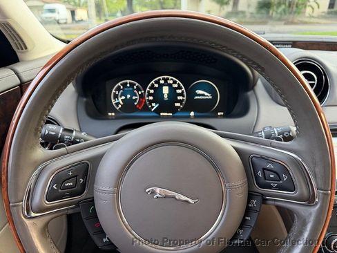 Used 2017 Jaguar XJ R-Sport RWD image 53