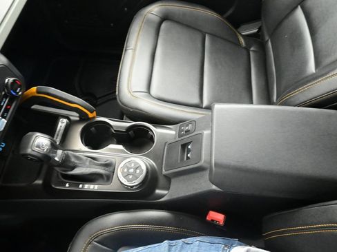 Used 2023 Ford Bronco Badlands image 18