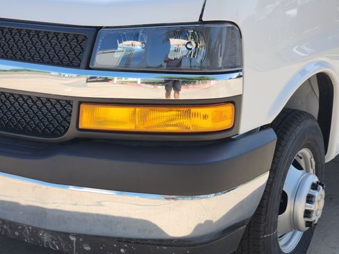 New 2025 Chevrolet Express 3500 w/ Power Convenience Package image 15