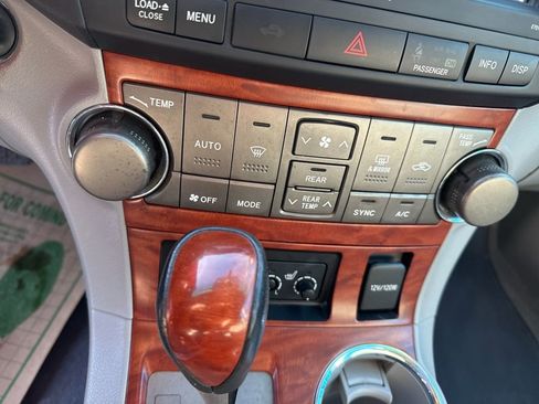 Used 2010 Toyota Highlander Limited image 28