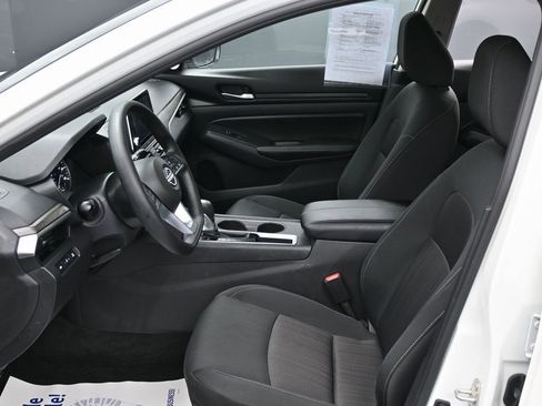 Used 2025 Nissan Altima 2.5 SV image 16