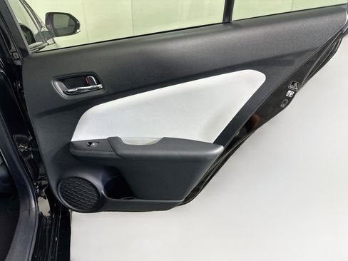 Used 2016 Toyota Prius Three Touring w/ Preferred Accessory Package FWD image 28