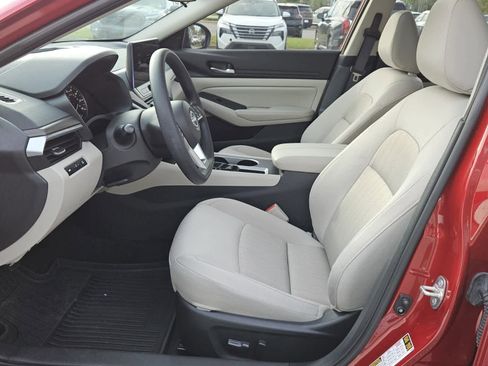 Used 2025 Nissan Altima 2.5 SV w/ SV Special Edition Package image 3