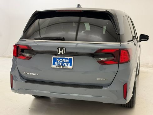 New 2026 Honda Odyssey Touring image 9