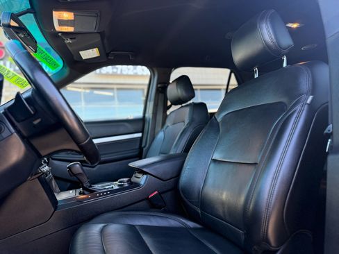 Used 2016 Ford Explorer XLT w/ Equipment Group 202A image 11